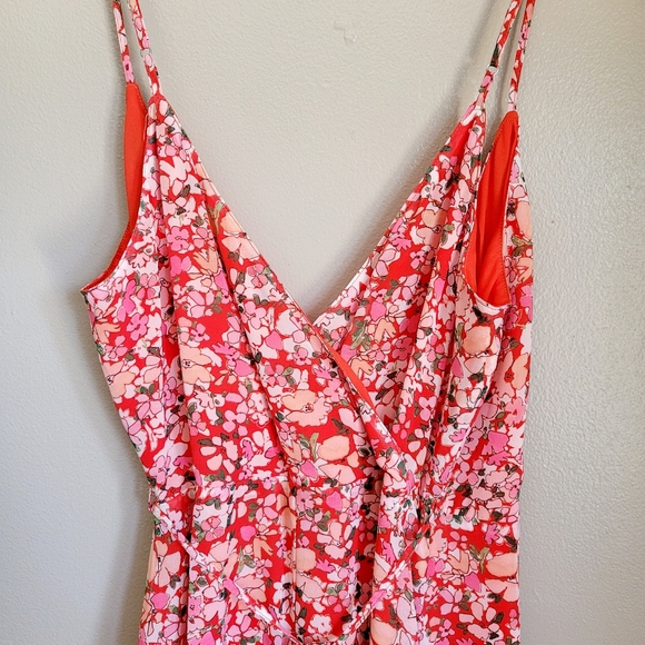 Q+A Los Angeles Floral Wrap Dress - Picture 8 of 10